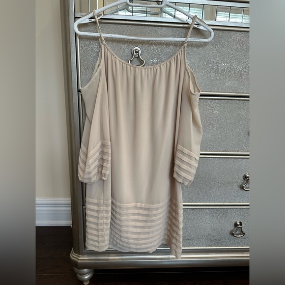 Bebe Dress - Picture 2 of 7